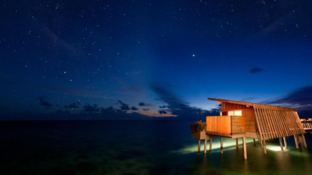 content/hotel/Park Hyatt Hadahaa/Accommodation/Park Sunset Water Villa/ParkHyattHadahaa-Acc-SunsetWaterVilla-01.jpg